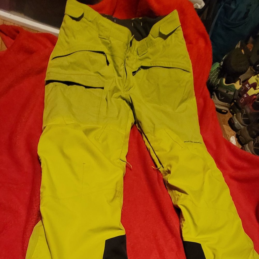 Mountain Hardwear ski/snowboarding pants